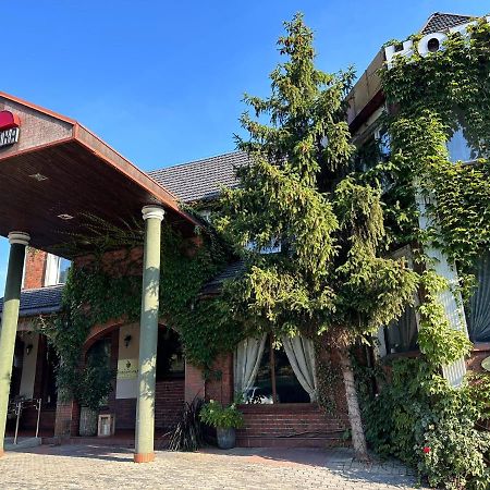 Hotel Kresowianka โคนิน ภายนอก รูปภาพ
