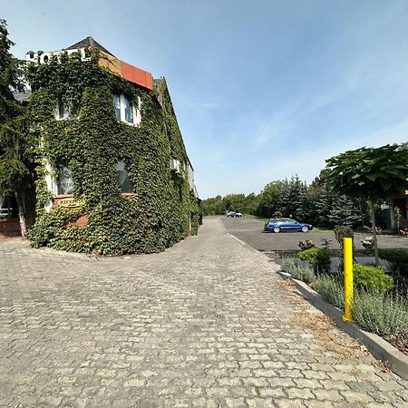 Hotel Kresowianka โคนิน ภายนอก รูปภาพ