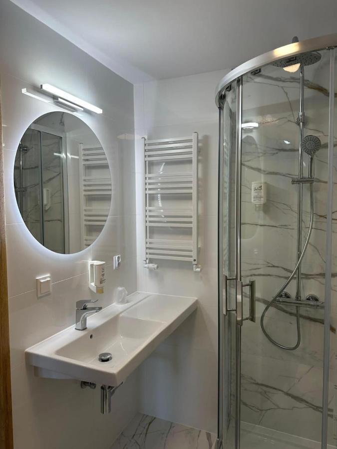Hotel Kresowianka โคนิน ภายนอก รูปภาพ