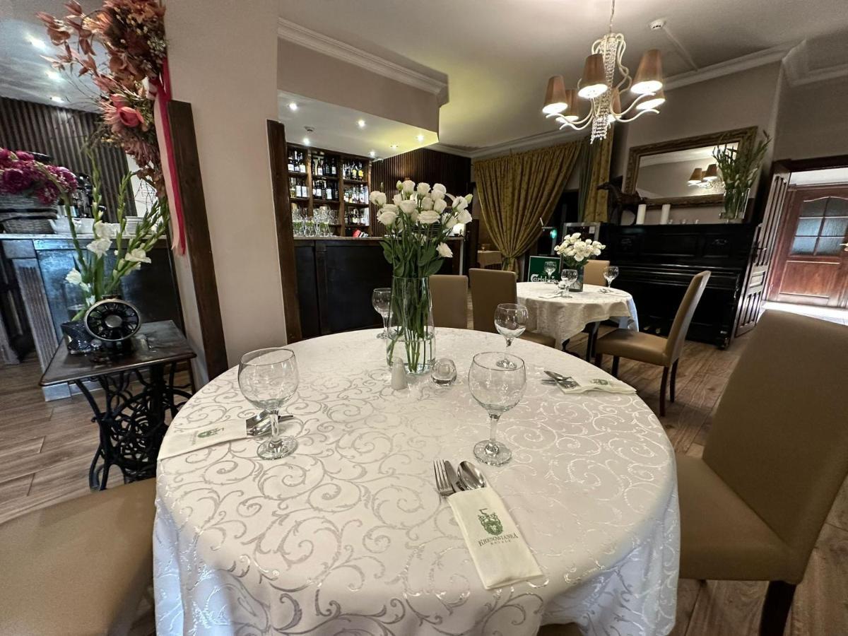 Hotel Kresowianka โคนิน ภายนอก รูปภาพ