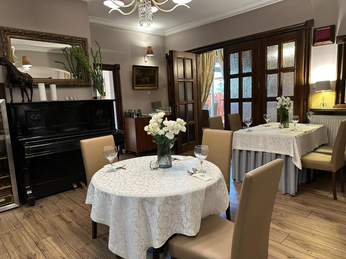 Hotel Kresowianka โคนิน ภายนอก รูปภาพ