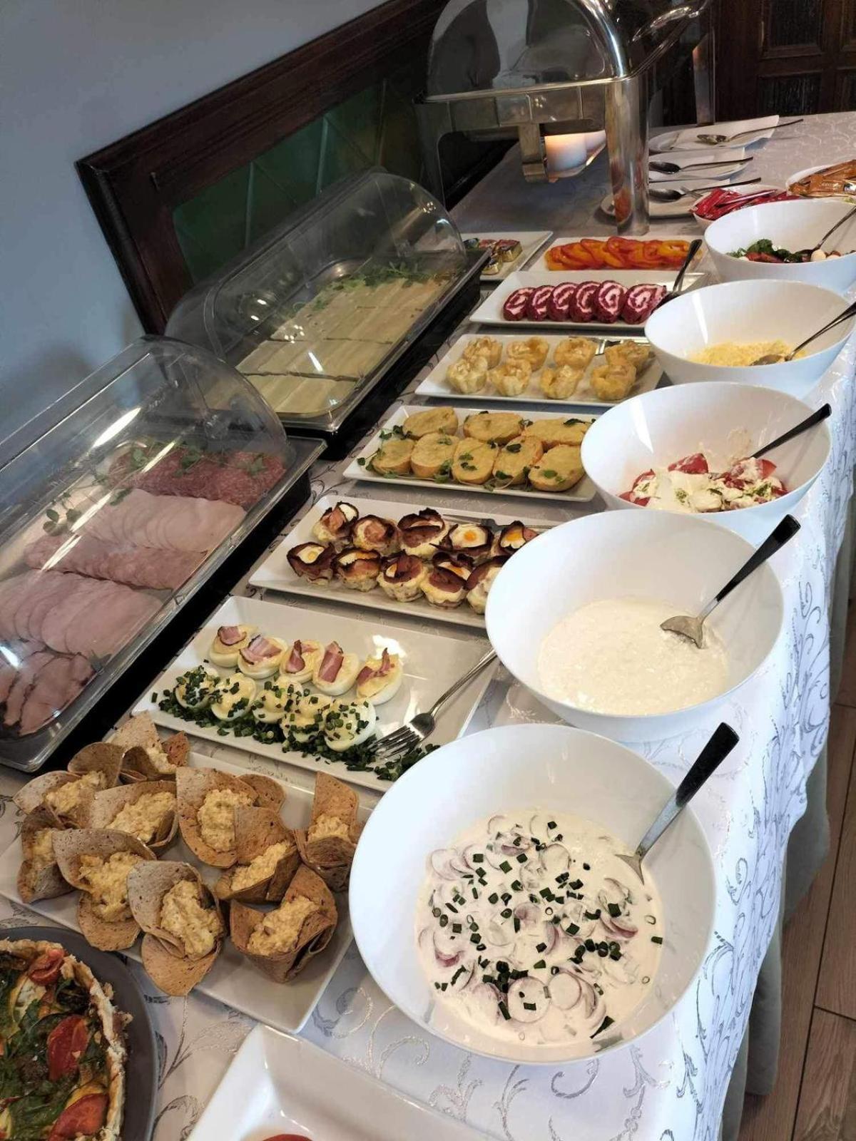 Hotel Kresowianka โคนิน ภายนอก รูปภาพ