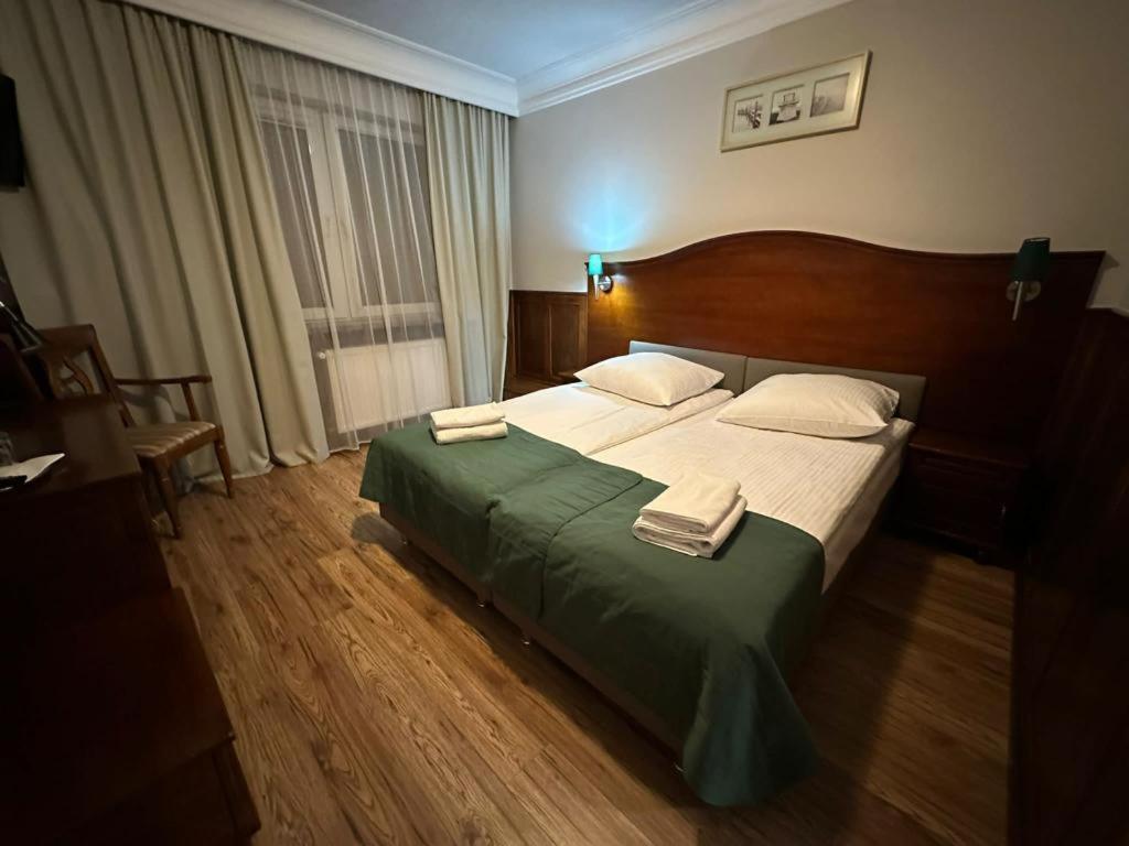 Hotel Kresowianka โคนิน ภายนอก รูปภาพ