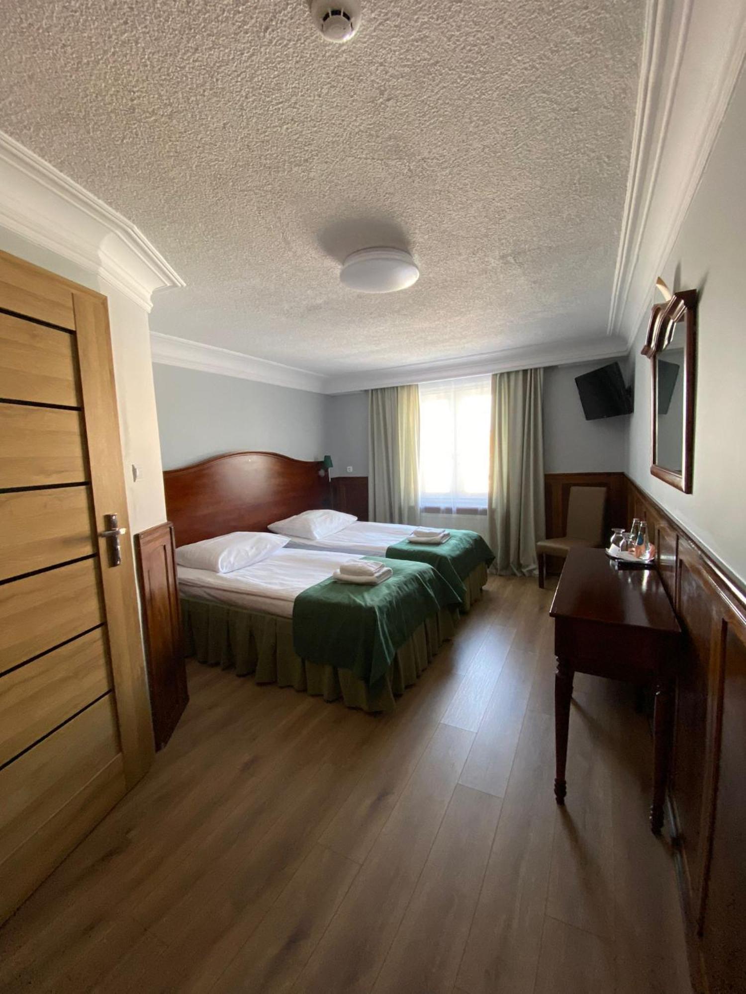 Hotel Kresowianka โคนิน ภายนอก รูปภาพ